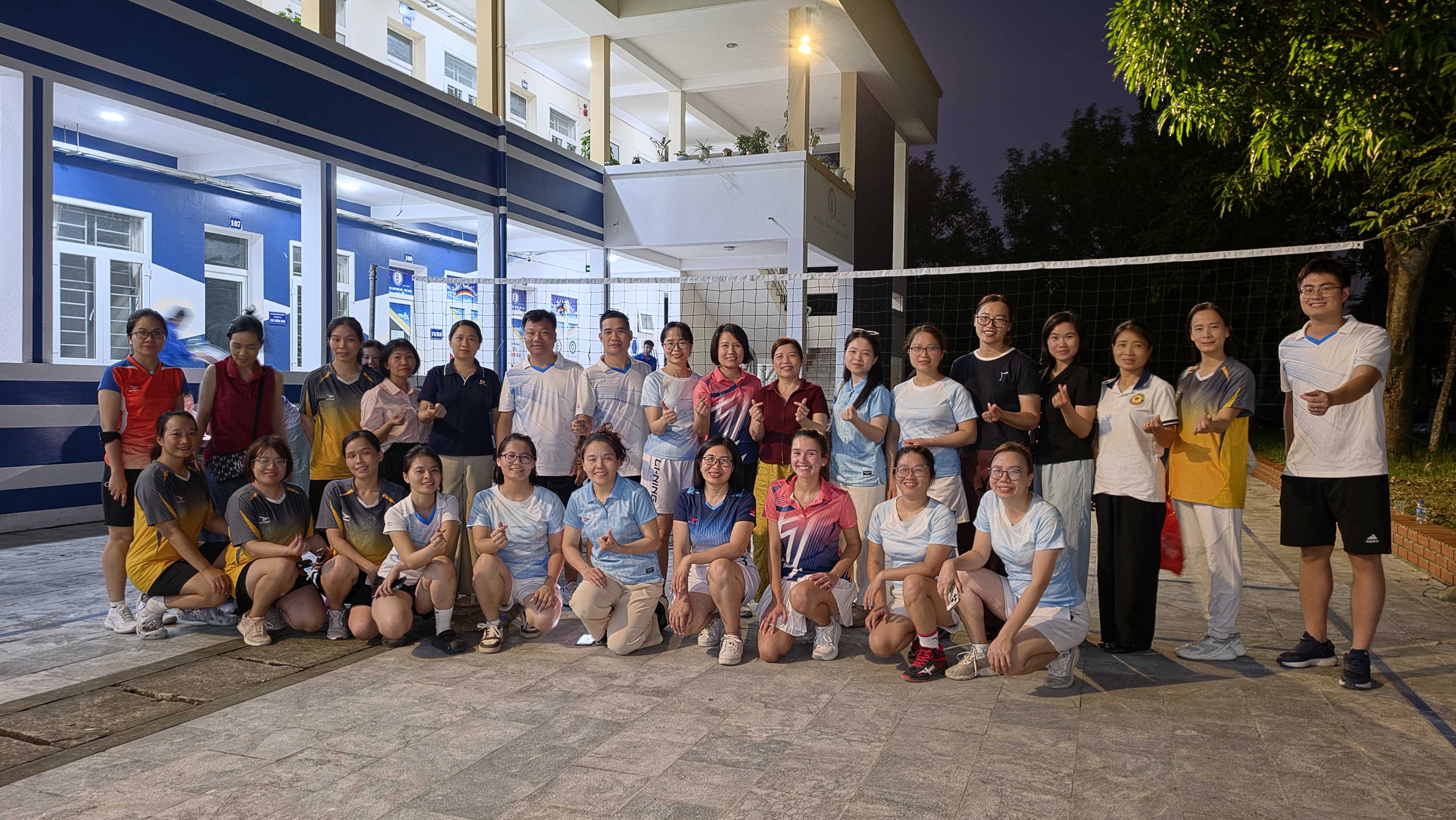 Khoa Ngoại ngữ tổ chức giải bóng chuyền hơi dành cho cán bộ giảng viên năm học 2026-2027